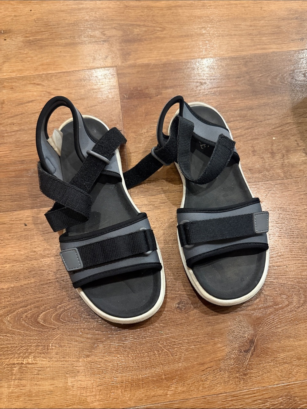 size 5 sandals flat use good condition Black Kids Sandals with White Trims